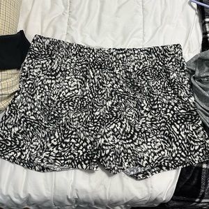 H&M White and Black Shorts - NWT